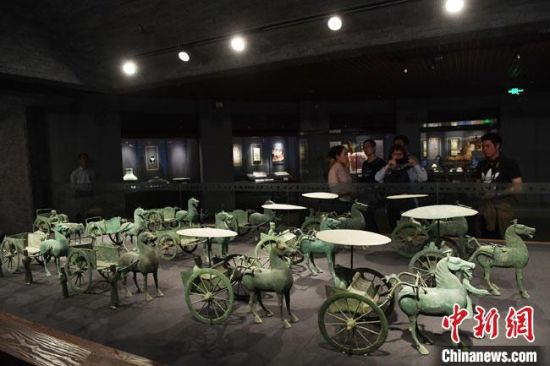 圖為甘肅省博物館展陳的東漢銅奔馬車陣。(資料圖) 楊艷敏 攝
