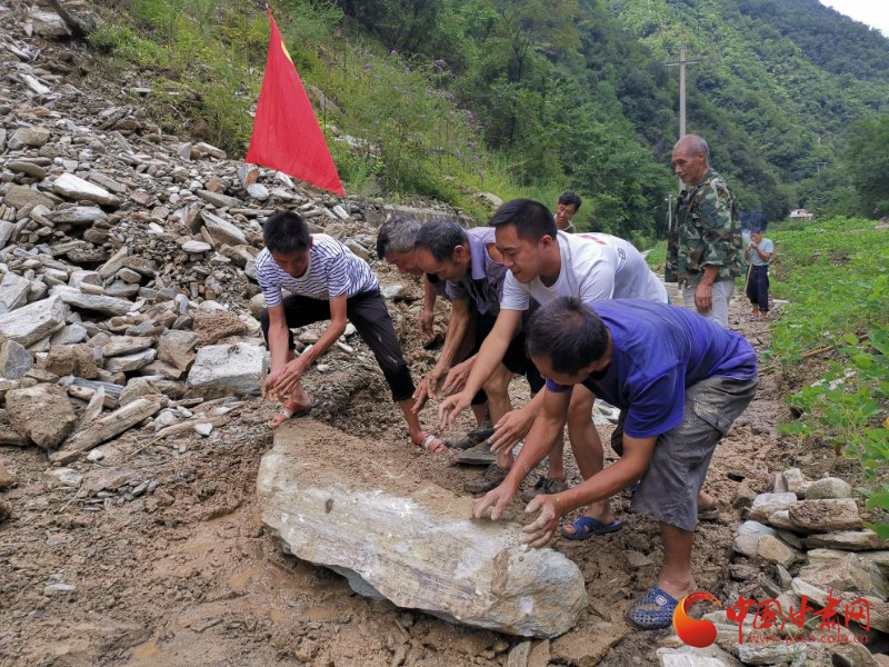 文縣:駐村幫扶工作隊變身防汛搶險救援隊