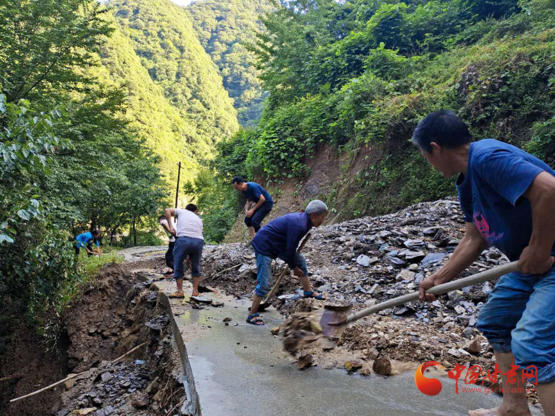 康縣陽(yáng)壩鎮(zhèn)：黨員聞“汛”而動(dòng) 吹響防汛集結(jié)號(hào)