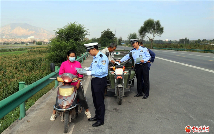 秋收時節(jié) 蘭州交警打響交通安全“三大戰(zhàn)役”