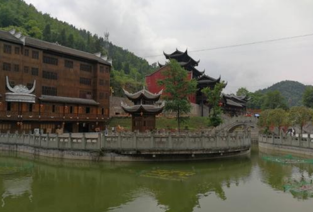 蘭州鐵路局開(kāi)出首趟進(jìn)鄂旅游專(zhuān)列