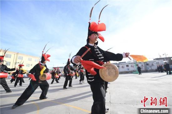 武威：千年鼓舞進校園 “非遺”文化浸潤少年心