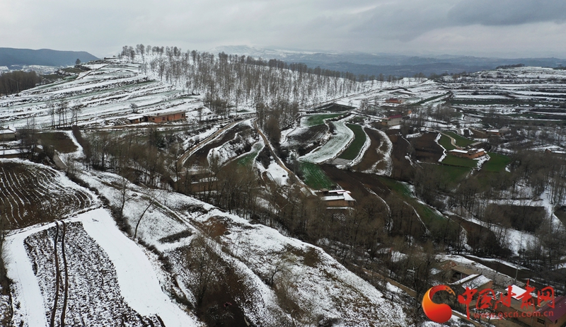 漫山素白，雪落如畫(huà)，這里是春季的臨夏（圖）