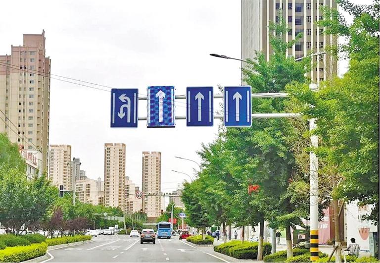 蘭州西固區(qū)這個交叉路口增設(shè)可變車道 過往車輛請按指示屏提示通行