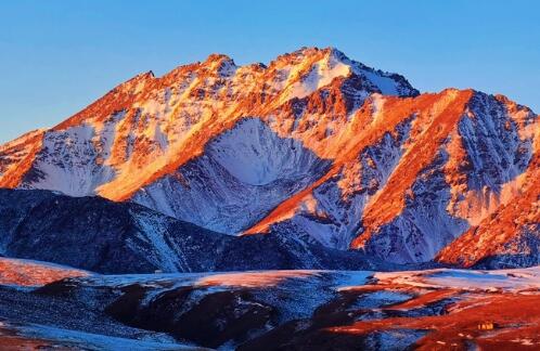 【大美甘肅】皚皚雪峰沐浴新年第一縷陽光