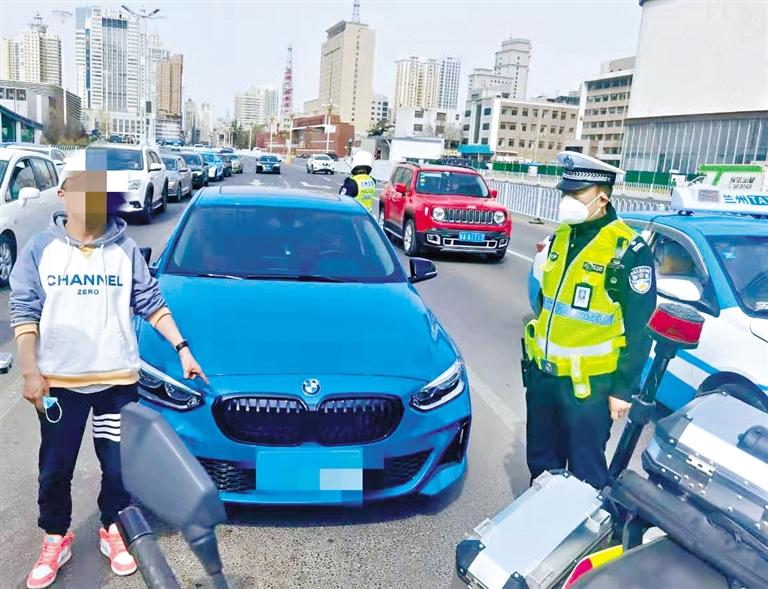 蘭州一男子宿醉駕車 竟在等紅綠燈時睡著了