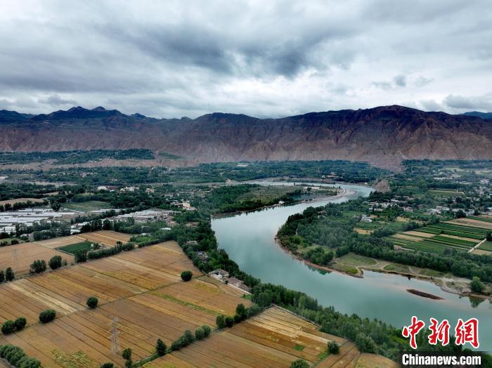 圖為黃河岸畔景色。(資料圖) 李玉峰 攝