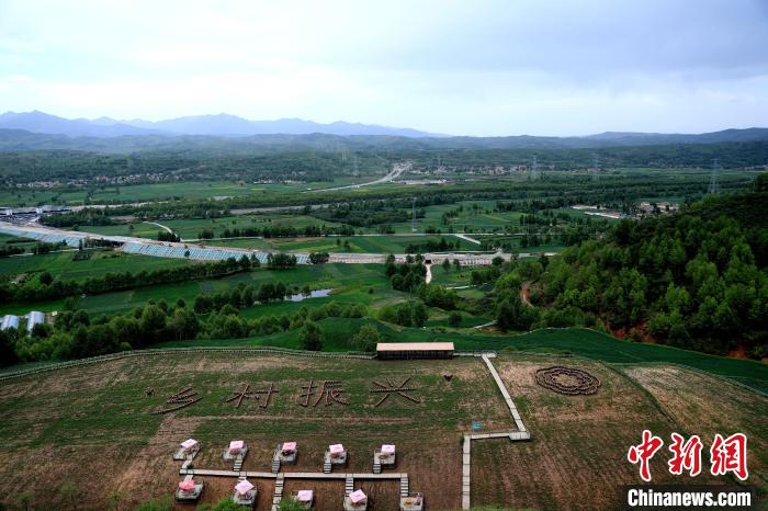 培育村游“花”業(yè)態(tài)青海一山村變“網(wǎng)紅”