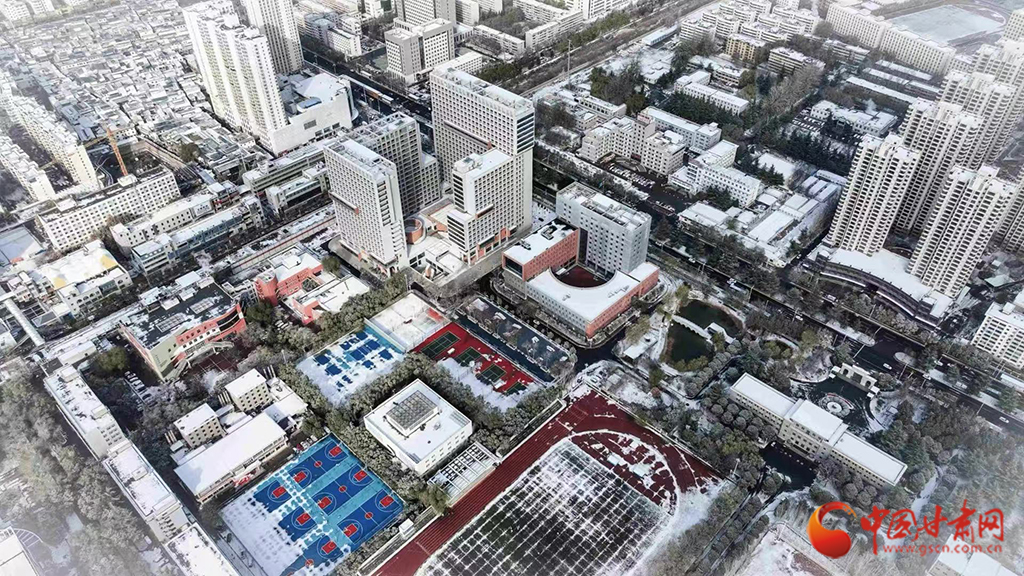 在甘肅，遇見一場高校的初雪