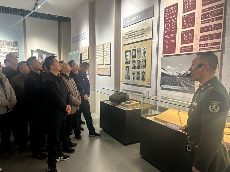 1763454044577280.jpg 酒鋼全體紀(jì)檢監(jiān)察干部赴中國(guó)工農(nóng)紅軍西路軍紀(jì)念館開(kāi)展紅色尋訪活動(dòng).jpg