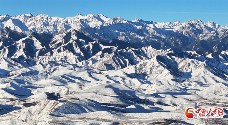 冬日祁連山壯麗妖嬈