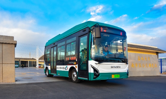 嘉峪關(guān)：19輛迷你公交上崗 綠色出行再升級